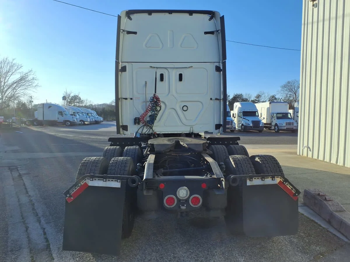 2020 Freightliner Cascadia - image 5