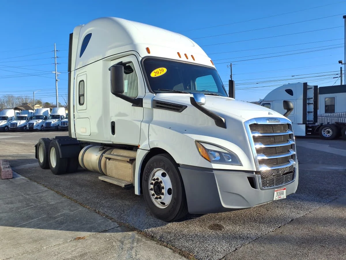 2020 Freightliner Cascadia - image 3
