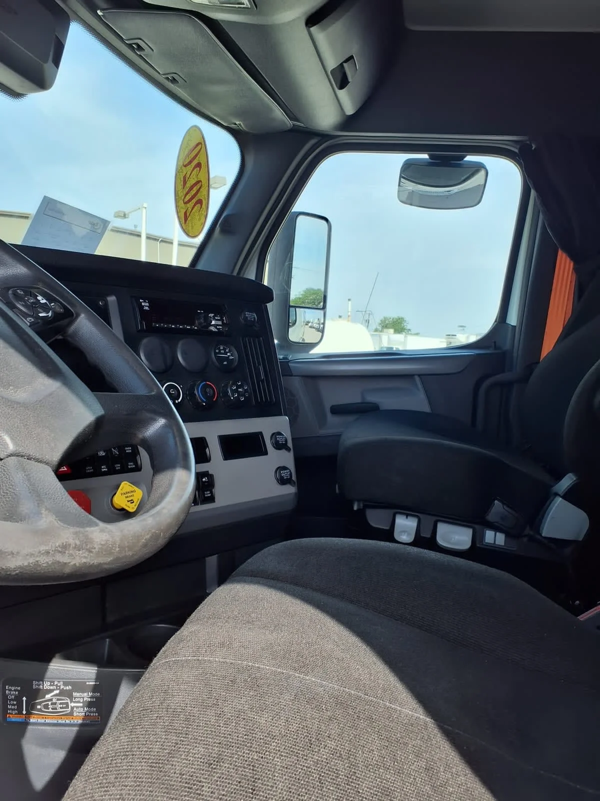 2020 Freightliner Cascadia in Fort Worth, TX — photo 7