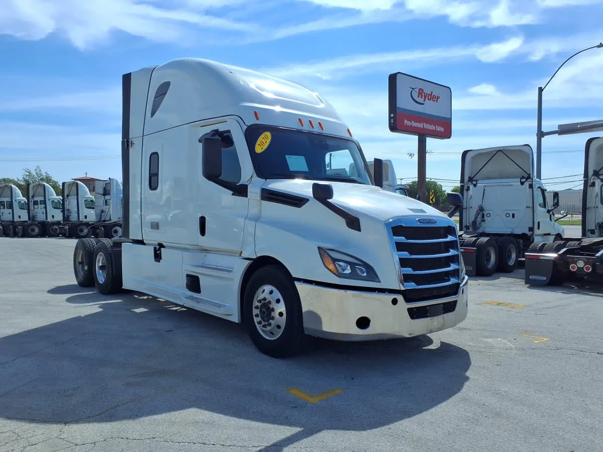 2020 Freightliner Cascadia in Fort Worth, TX — photo 3