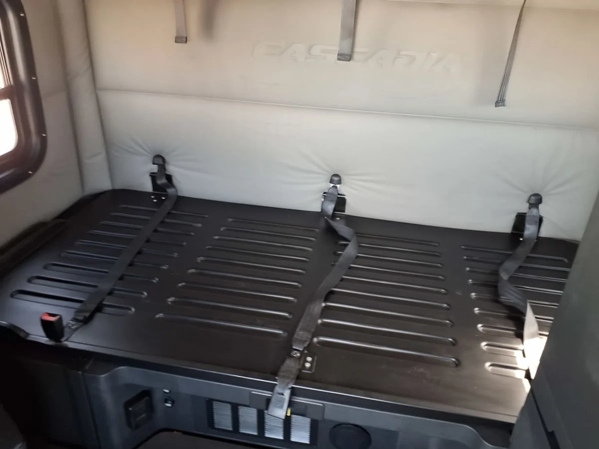 2020 Freightliner Cascadia in Fort Worth, TX — photo 10