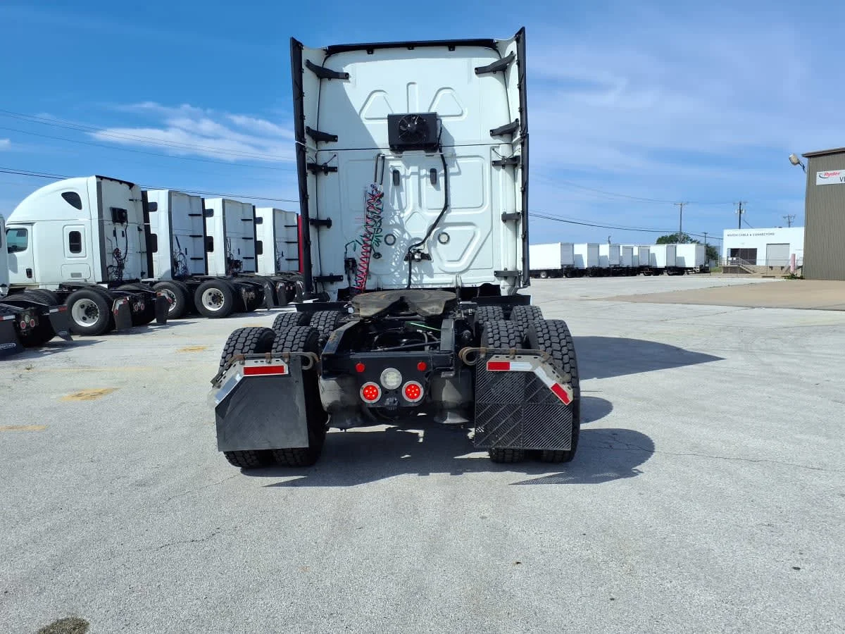 2020 Freightliner Cascadia in Fort Worth, TX — photo 5