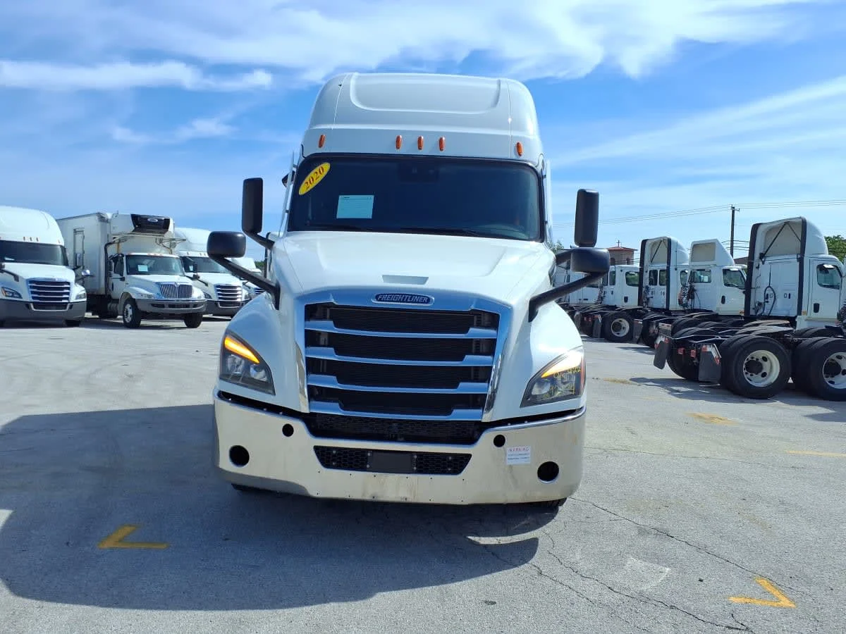 2020 Freightliner Cascadia in Fort Worth, TX — photo 2