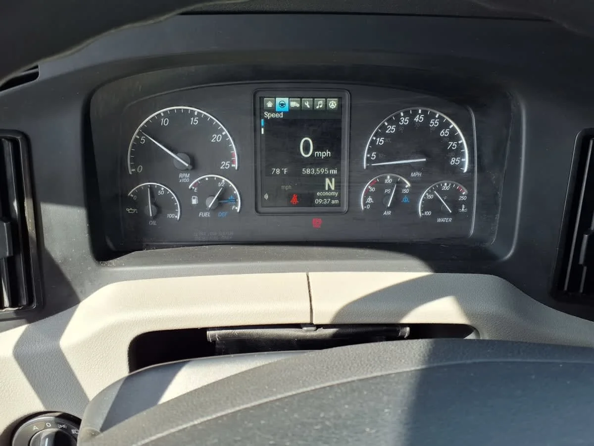 2020 Freightliner Cascadia in Fort Worth, TX — photo 12