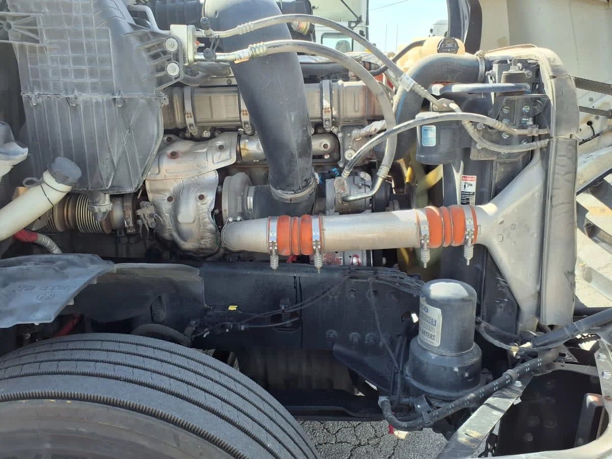 2020 Freightliner Cascadia in Fort Worth, TX — photo 11
