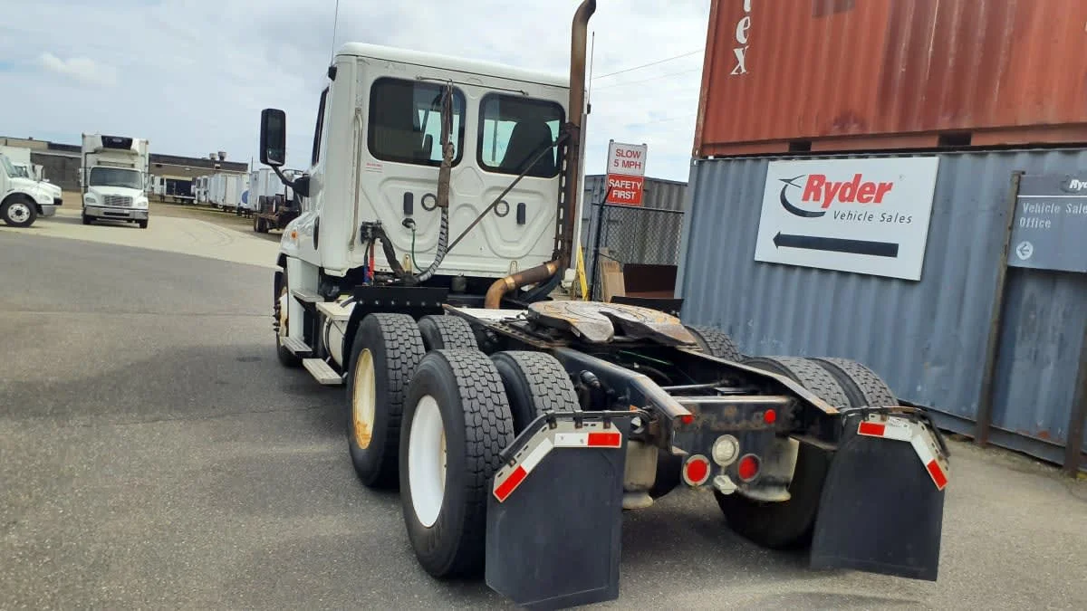 2019 Freightliner Cascadia in Springfield, MA — photo 6