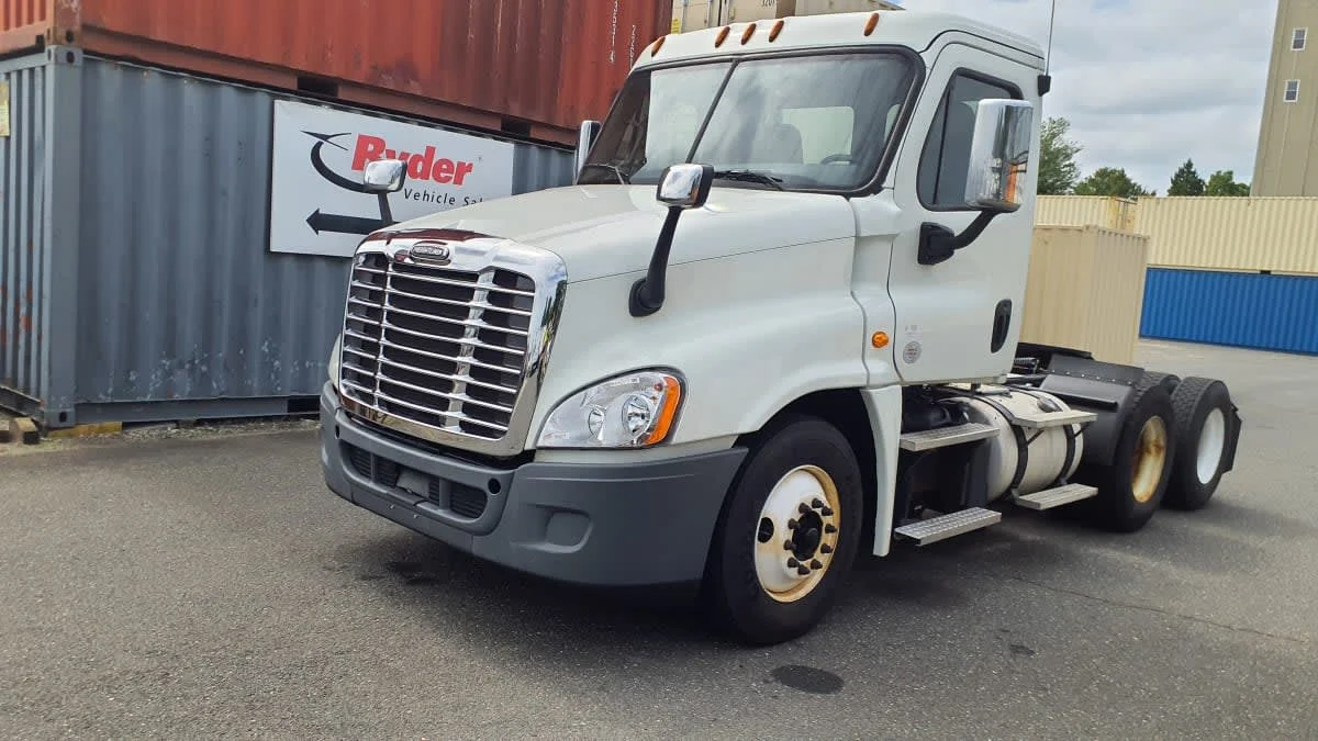 2019 Freightliner Cascadia in Springfield, MA — photo 3