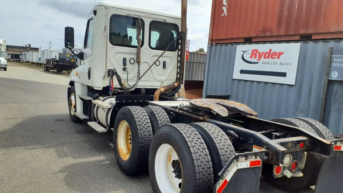 2019 Freightliner Cascadia in Springfield, MA — photo 4