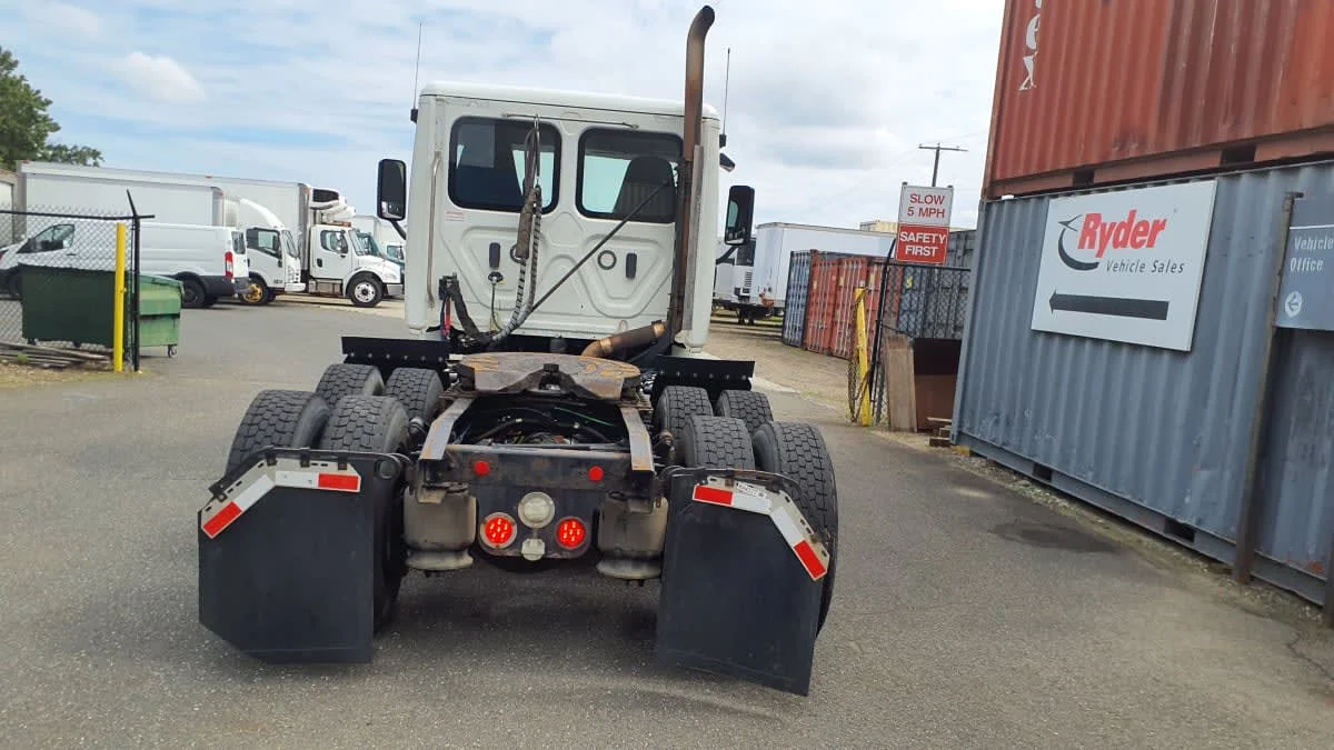 2019 Freightliner Cascadia in Springfield, MA — photo 5