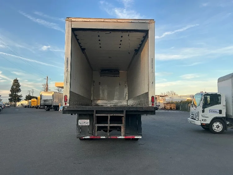 2019 Hino 338 - image 8