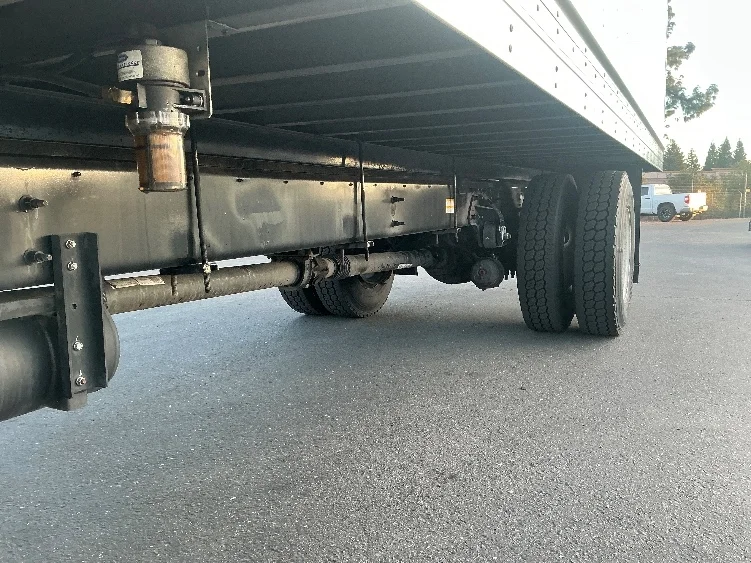 2019 Hino 338 - image 5