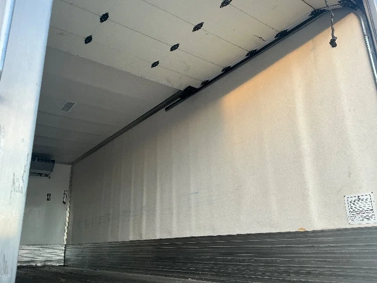 2019 Hino 338 - image 10