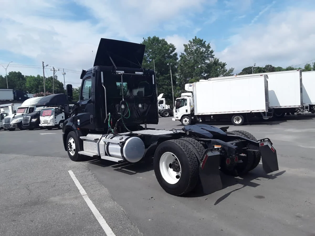 2020 Freightliner Cascadia in Greenville, SC — photo 10