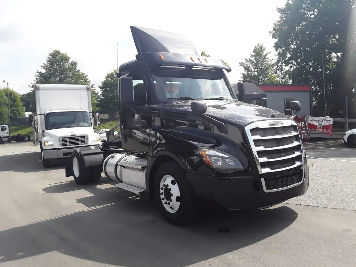 2020 Freightliner Cascadia in Greenville, SC — photo 3
