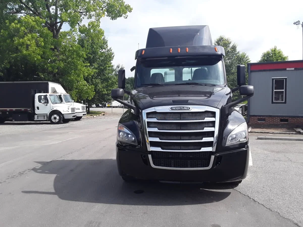 2020 Freightliner Cascadia in Greenville, SC — photo 2