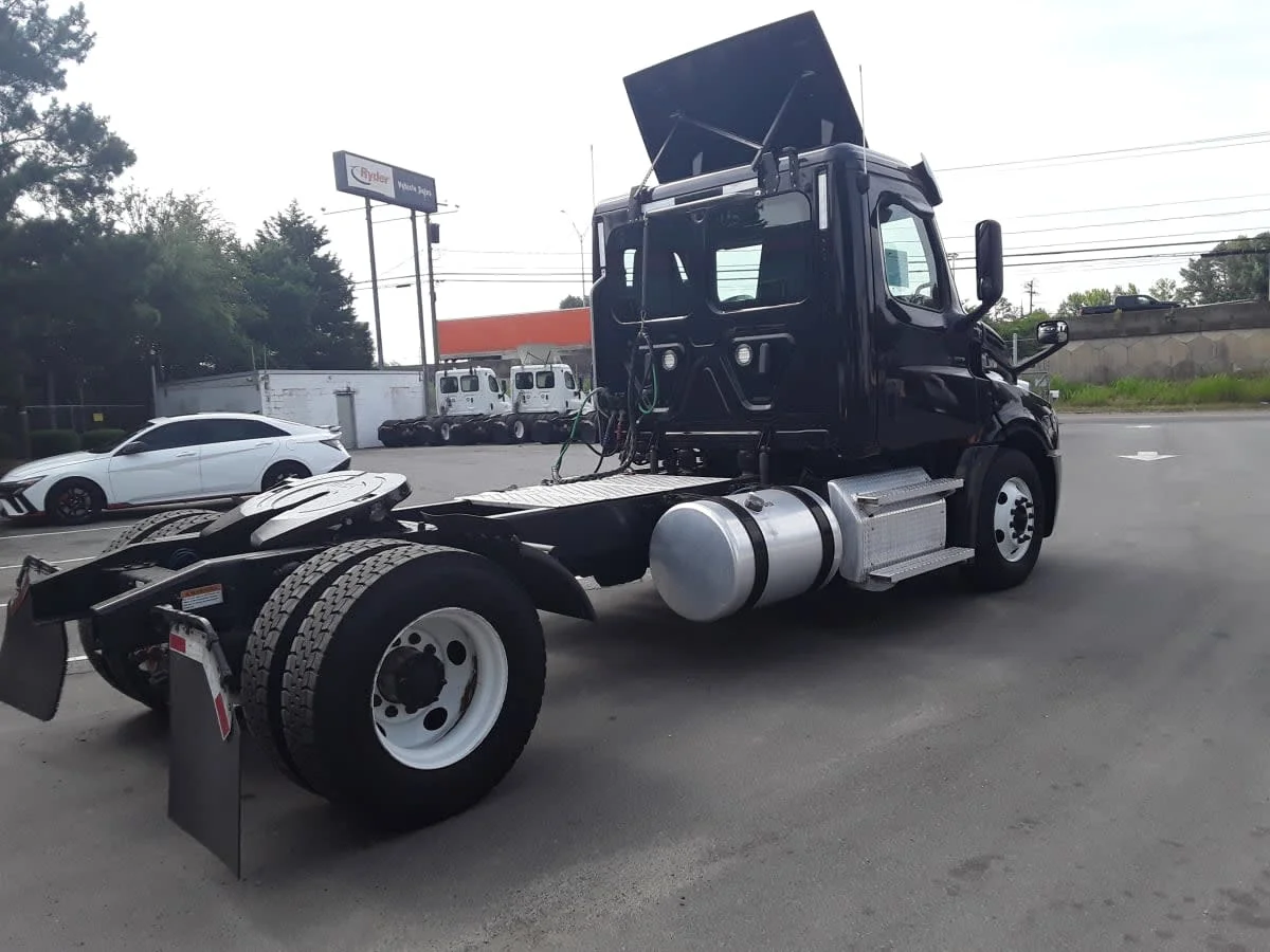 2020 Freightliner Cascadia in Greenville, SC — photo 7