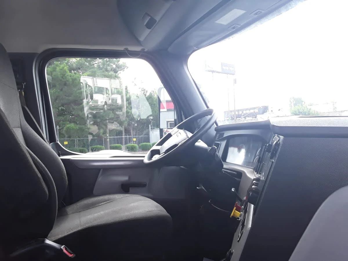 2020 Freightliner Cascadia in Greenville, SC — photo 6