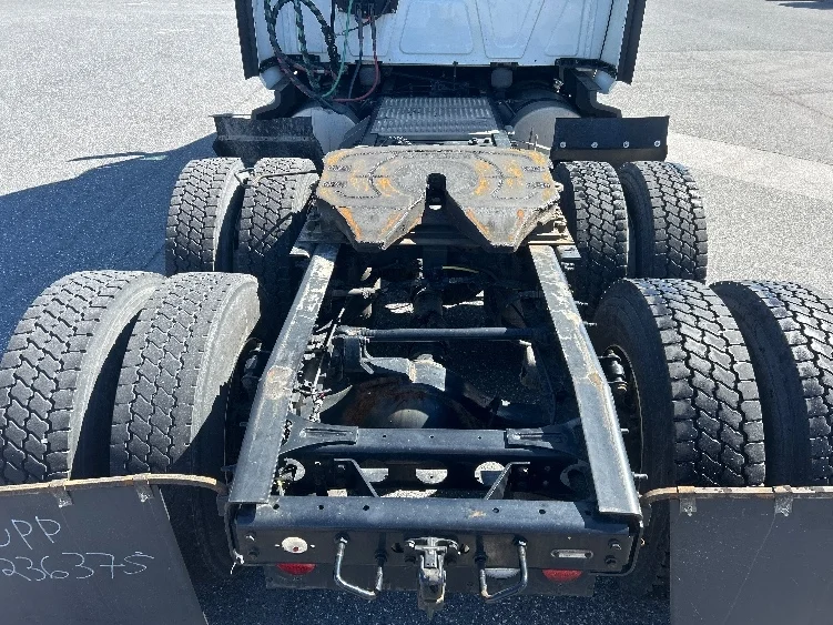 2023 International LT - image 6