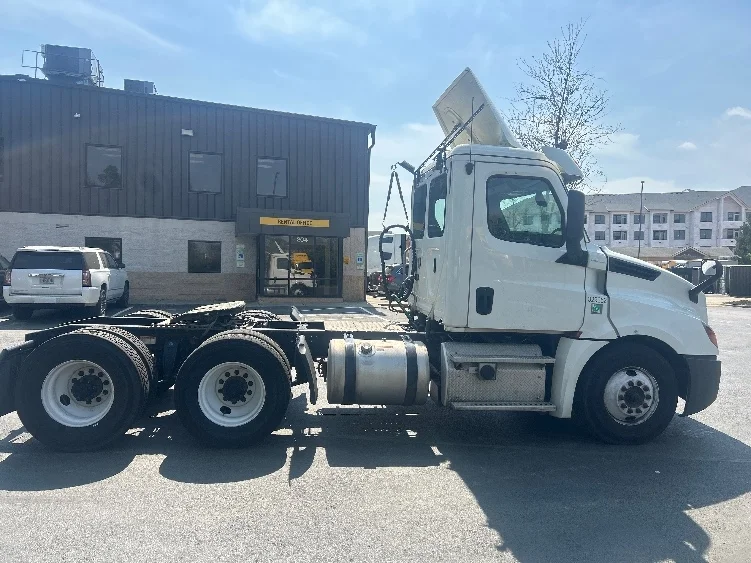 2019 Freightliner Cascadia in Mebane, NC — photo 8