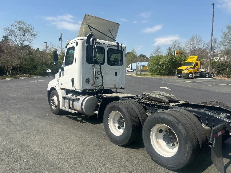 2019 Freightliner Cascadia in Mebane, NC — photo 5