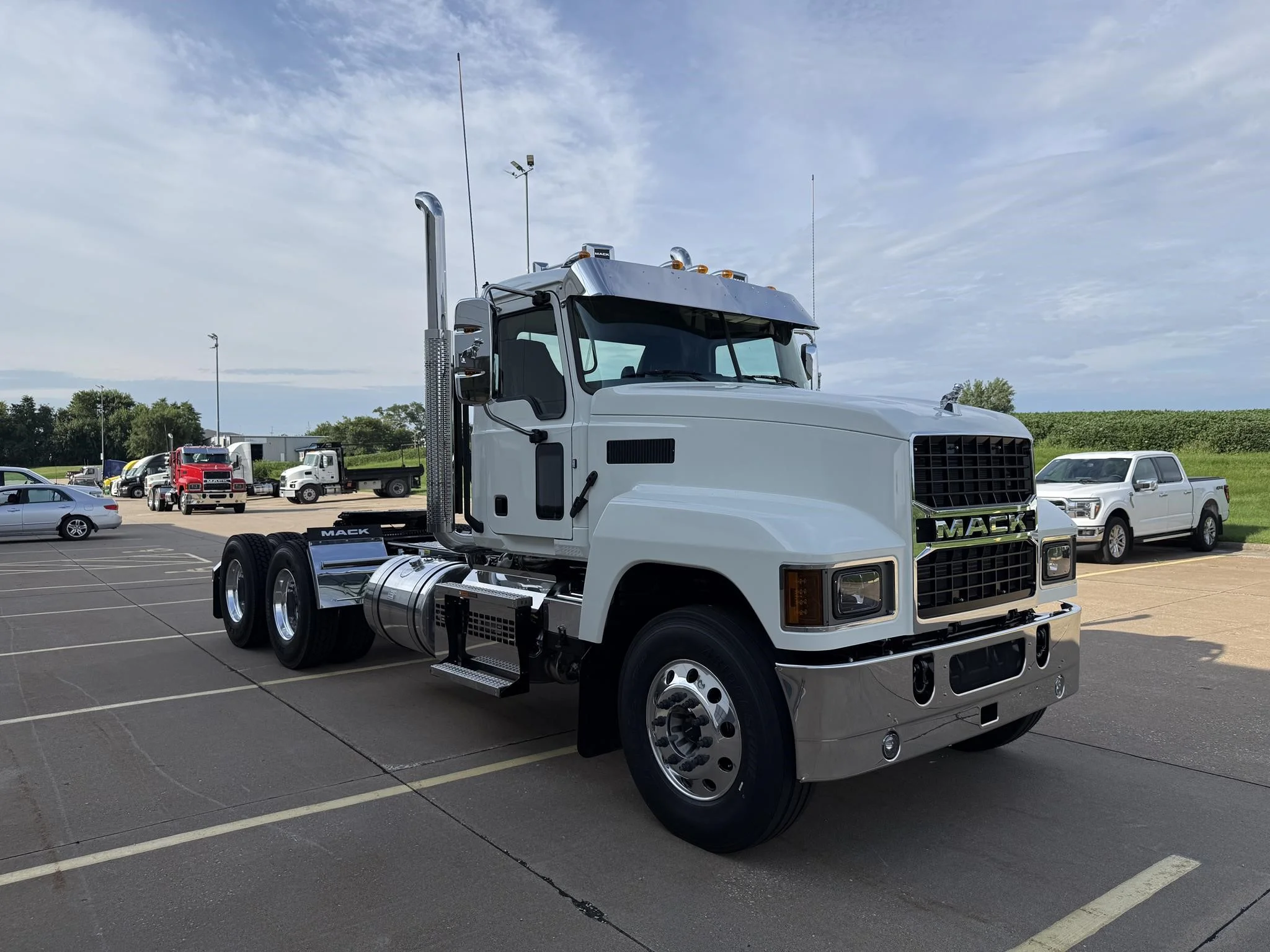 2027 Mack Pinnacle — photo 6