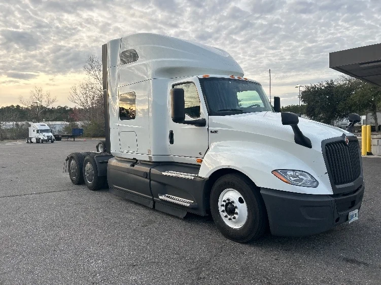 2023 International LT in Jacksonville, FL