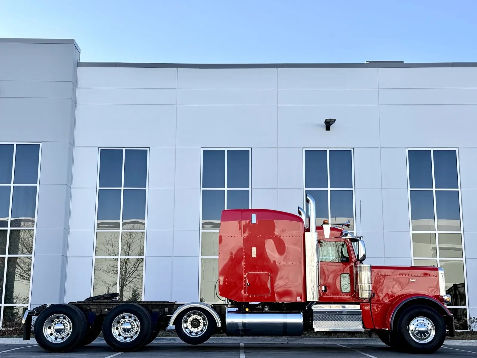 2024 Peterbilt 389 in New Lenox, IL — photo 3