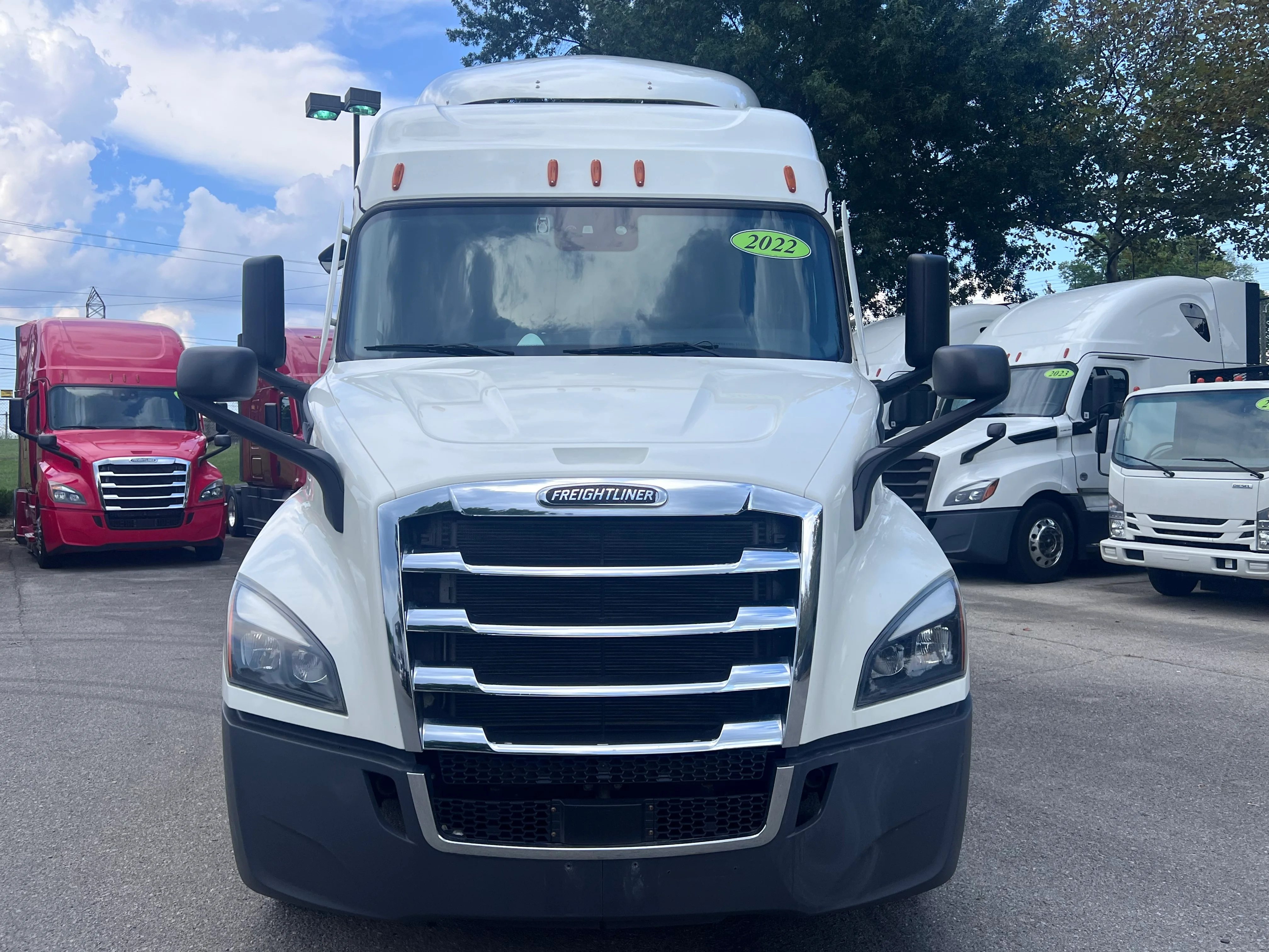 2022 Freightliner Cascadia in Nashville Isuzu, TN — photo 2