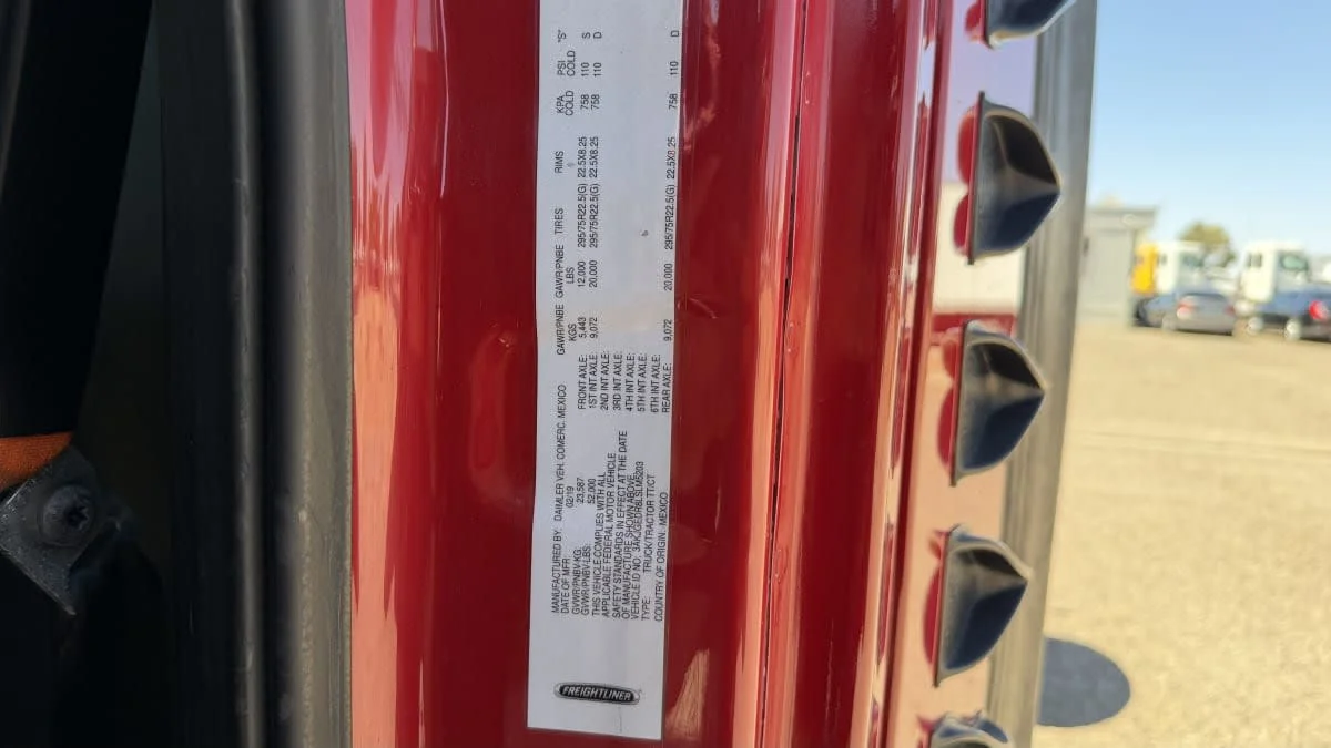 2020 Freightliner Cascadia in Phoenix, AZ — photo 9