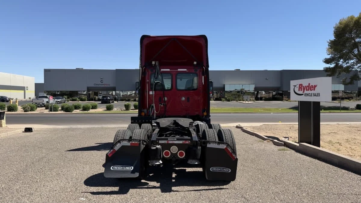 2020 Freightliner Cascadia in Phoenix, AZ — photo 5