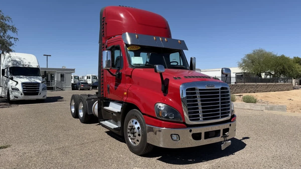 2020 Freightliner Cascadia in Phoenix, AZ — photo 3