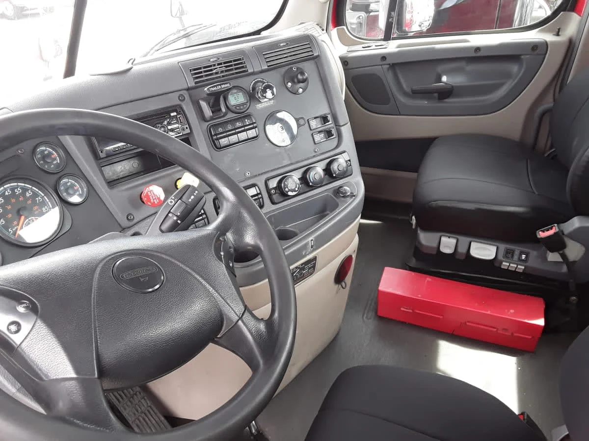 2020 Freightliner Cascadia in Phoenix, AZ — photo 7