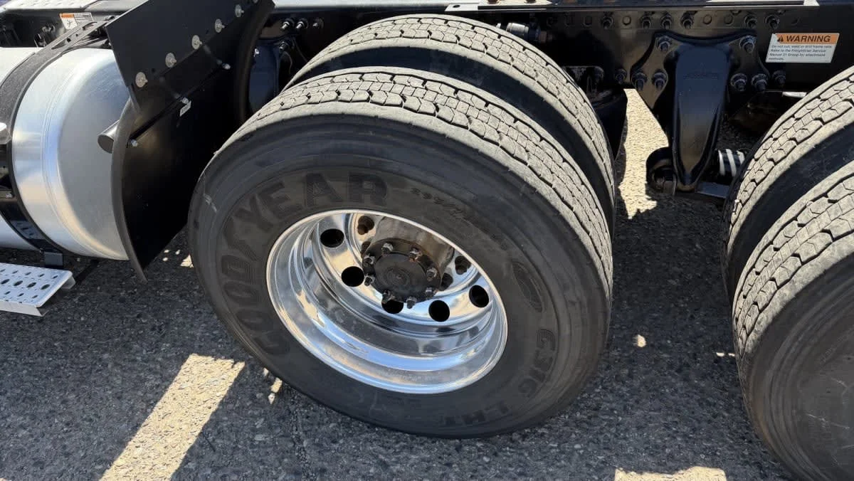 2020 Freightliner Cascadia in Phoenix, AZ — photo 16