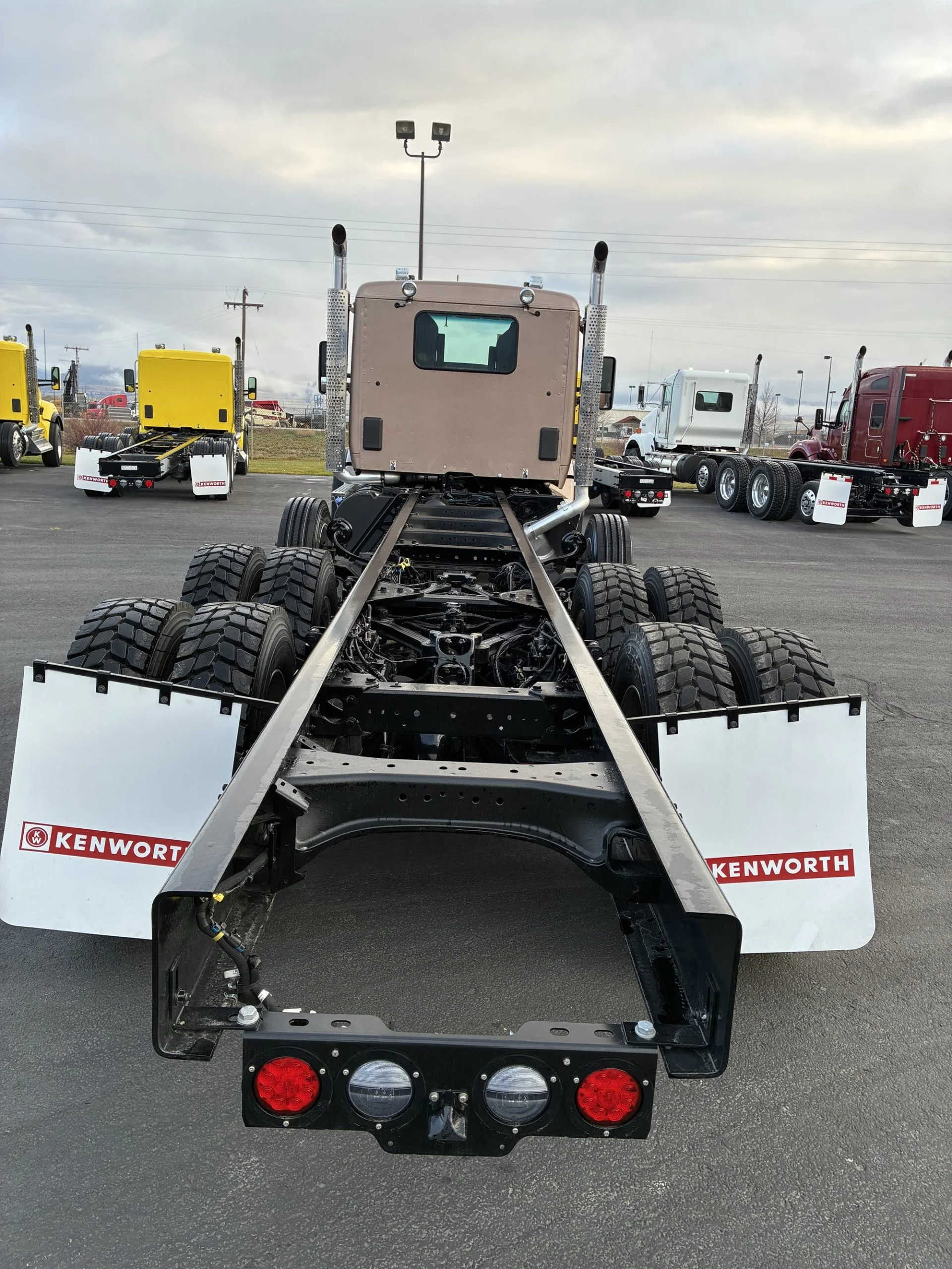 2026 Kenworth T880 - image 6