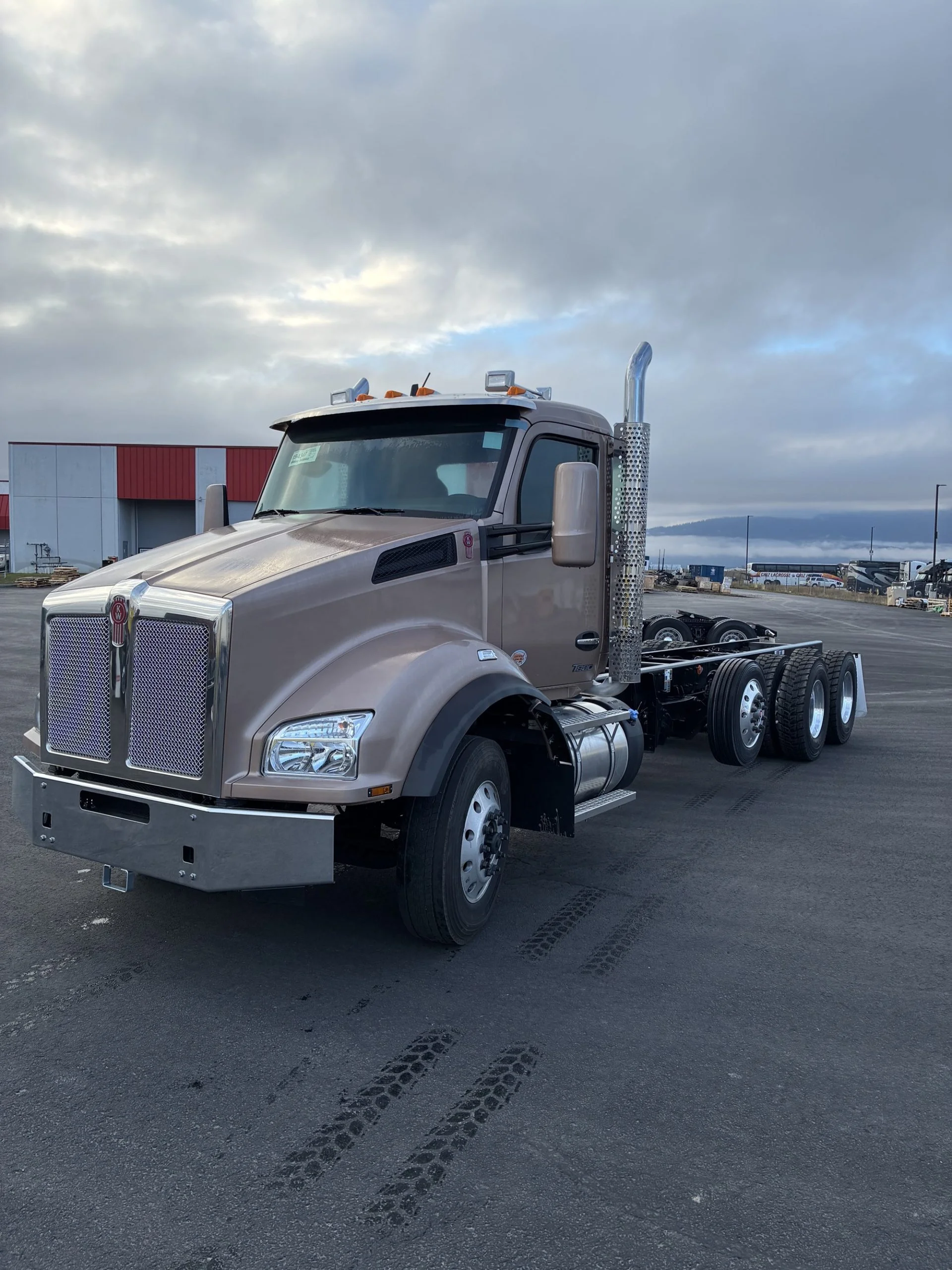 2026 Kenworth T880 - image 4
