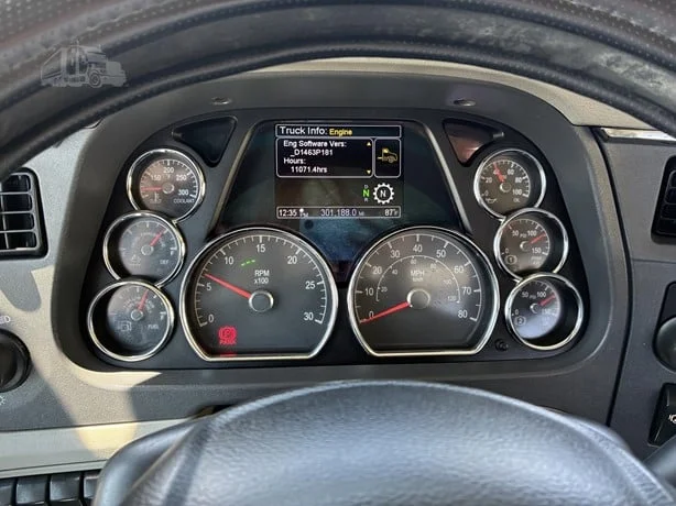 2019 Peterbilt 579 in Casper, WY — photo 20