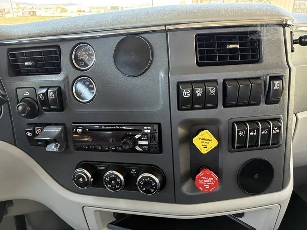 2019 Peterbilt 579 in Casper, WY — photo 18
