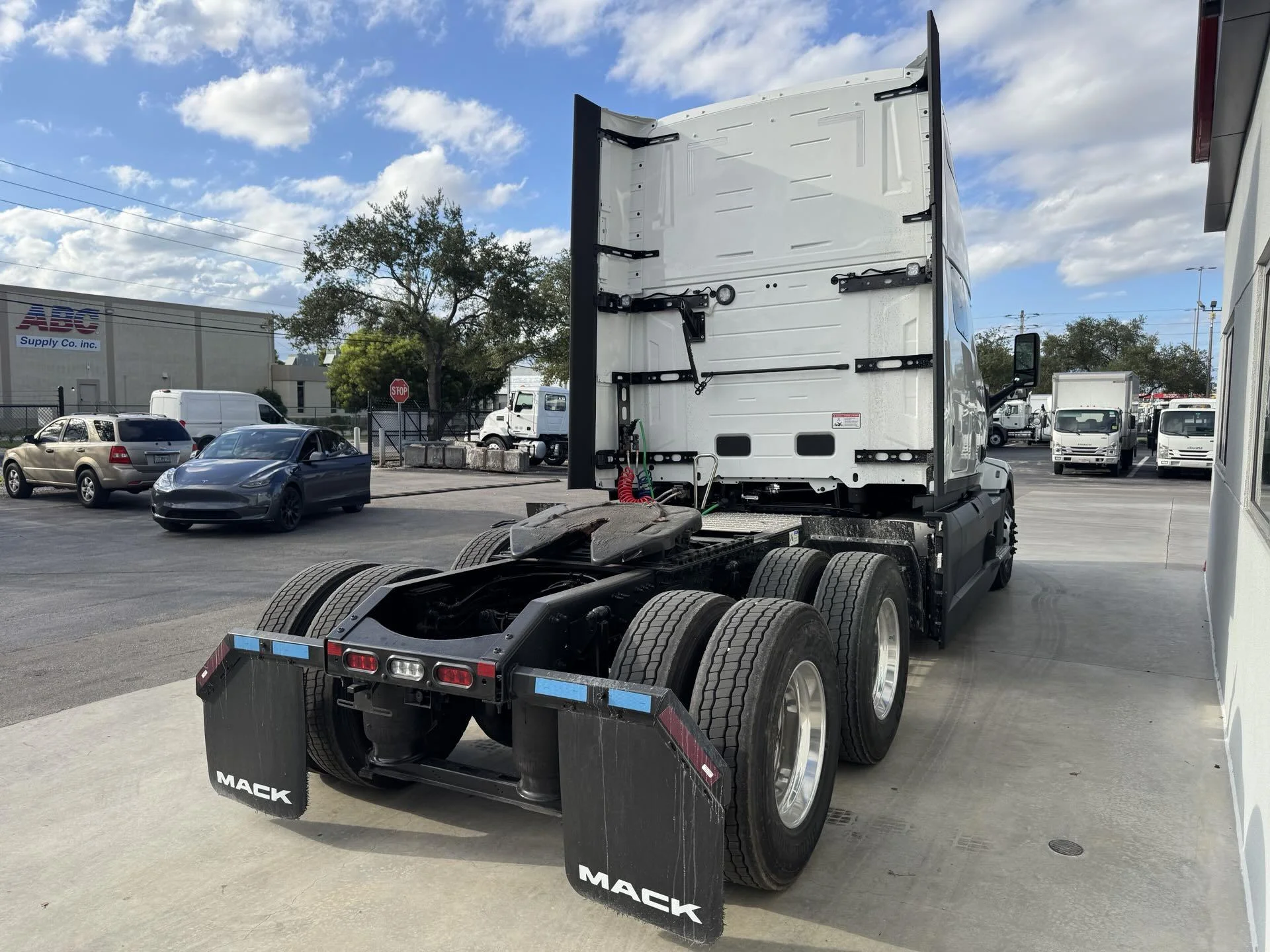 2026 Mack Pinnacle in Fort Lauderdale, FL — photo 5