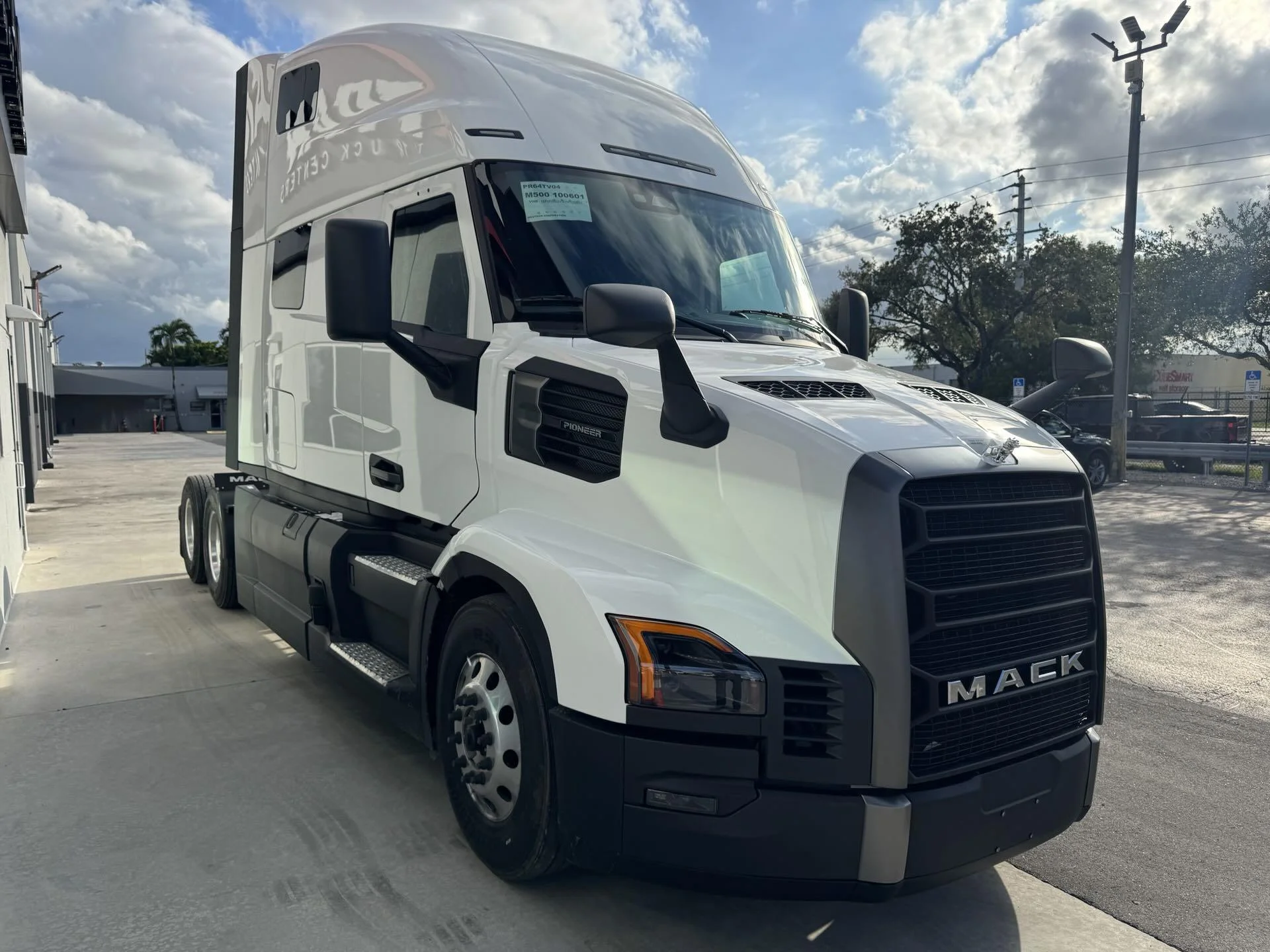2026 Mack Pinnacle in Fort Lauderdale, FL — photo 6