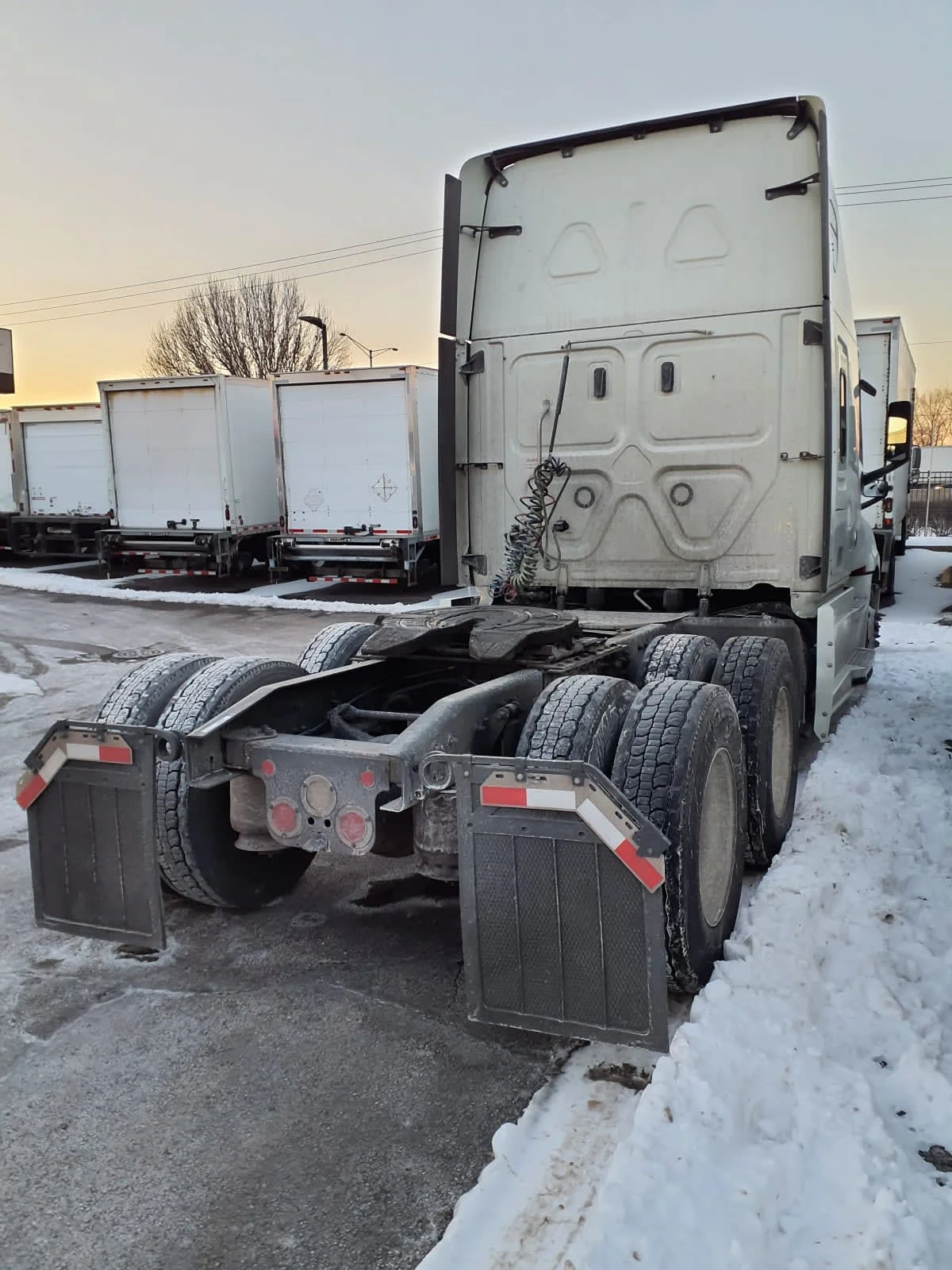 2021 Freightliner Cascadia - image 4