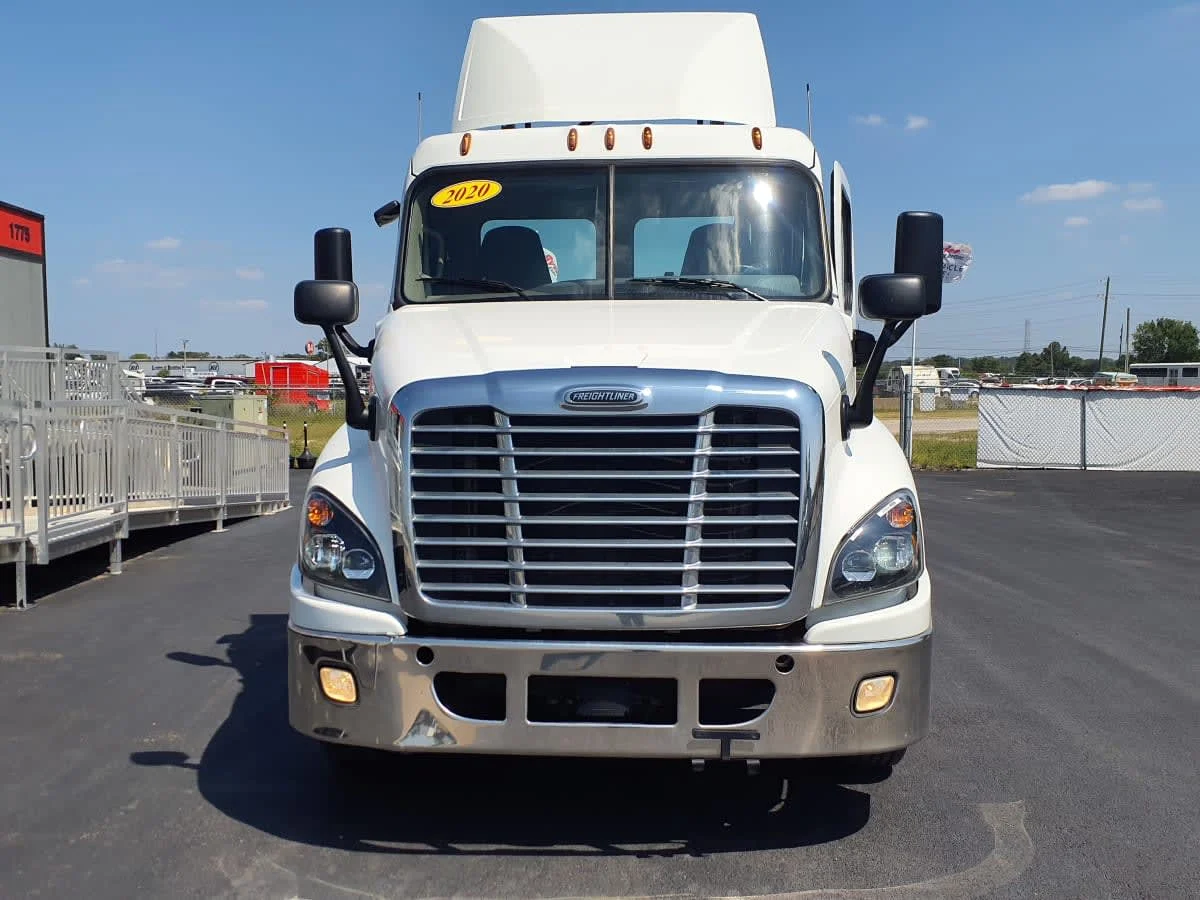 2020 Freightliner Cascadia in Clarksville, IN — photo 2