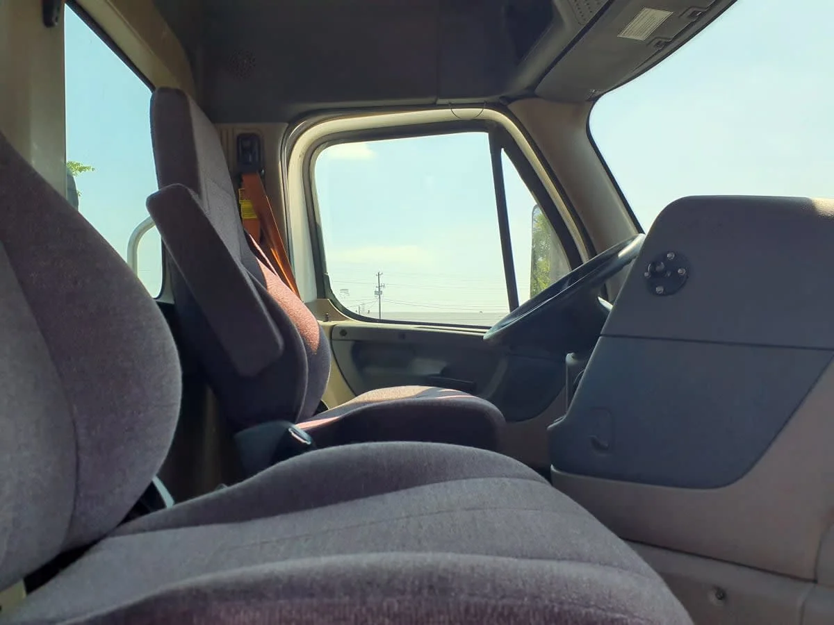 2020 Freightliner Cascadia in Clarksville, IN — photo 15