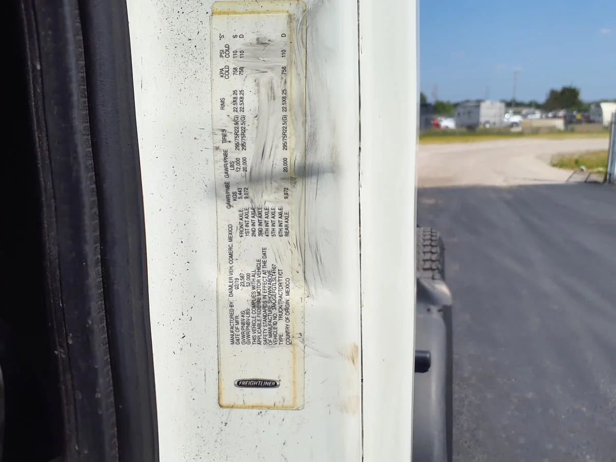 2020 Freightliner Cascadia in Clarksville, IN — photo 13