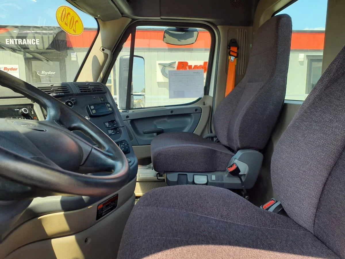 2020 Freightliner Cascadia in Clarksville, IN — photo 7