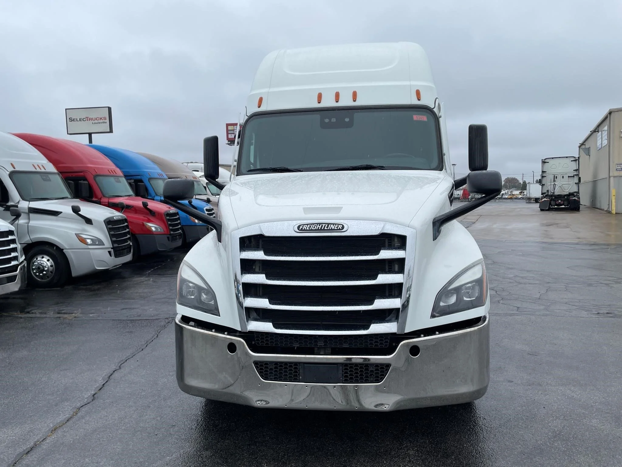 2023 Freightliner Cascadia in Louisville, KY — photo 2