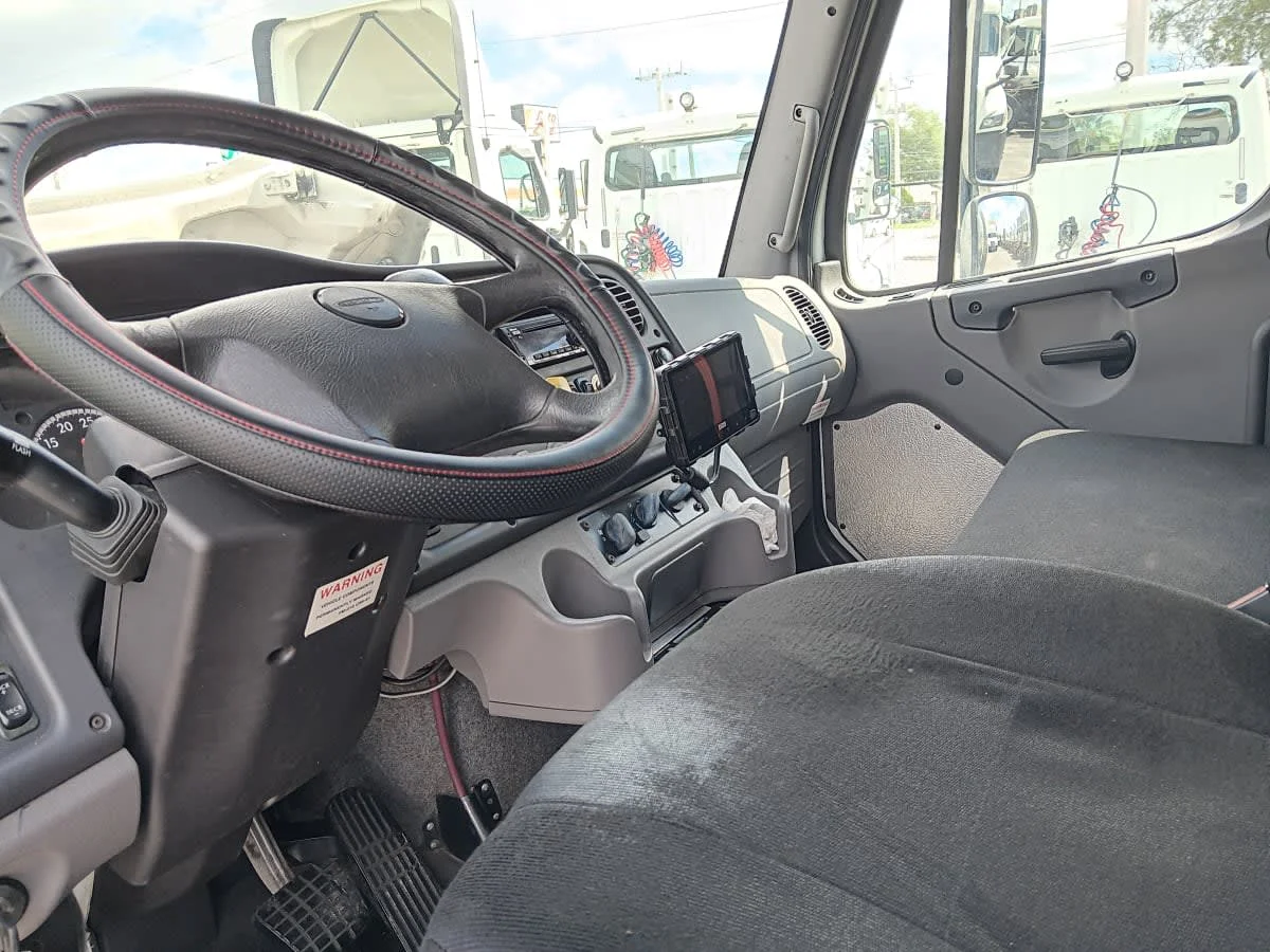 2018 Freightliner M2 106 - image 8
