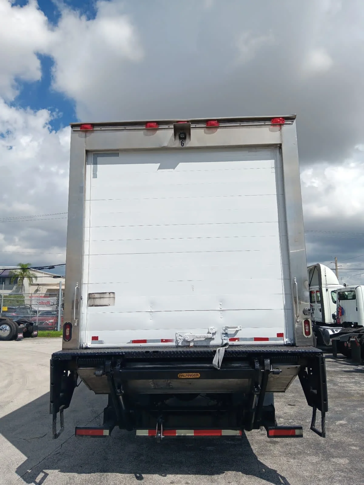 2018 Freightliner M2 106 in Miami, FL — photo 5