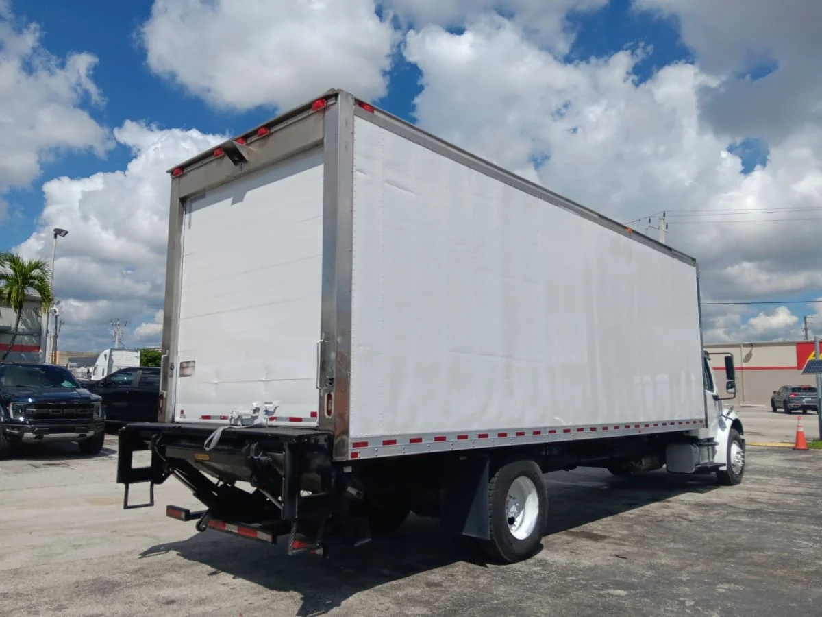 2018 Freightliner M2 106 - image 4
