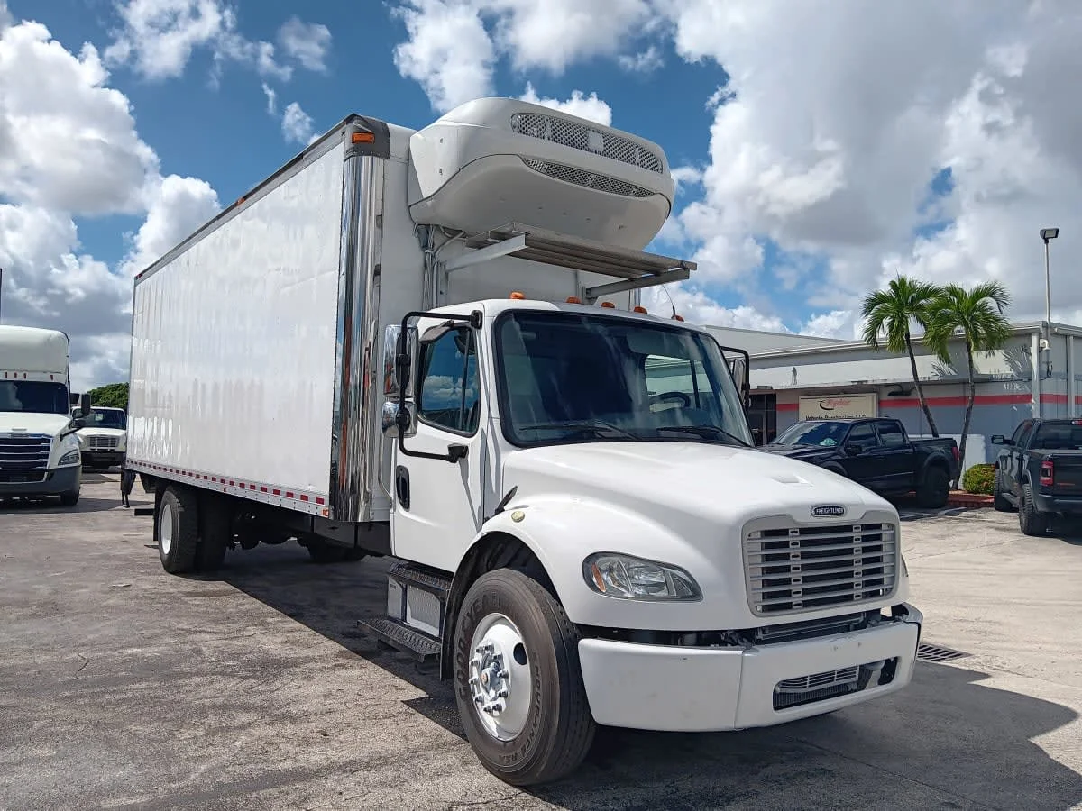 2018 Freightliner M2 106 in Miami, FL — photo 3