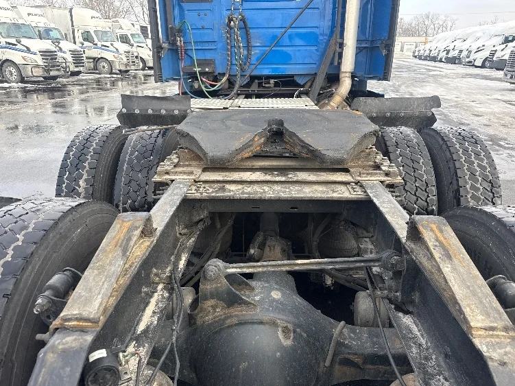 2020 Volvo VNR 640 in La Porte, IN — photo 6